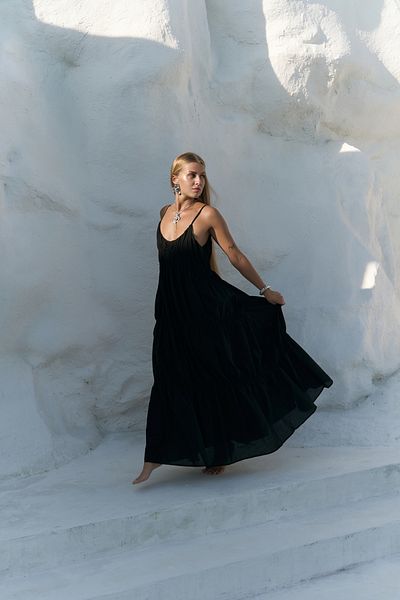 MAİ COLLECTİON Rochie lungă neagră Dozza cu bretele