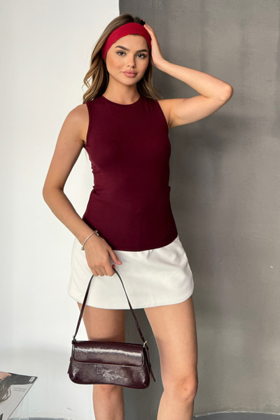 LACHT بلوزة نسائية ذات أكمام صفر ورقبة دائرية من نسيج Buzzy Modal باللون العنابي