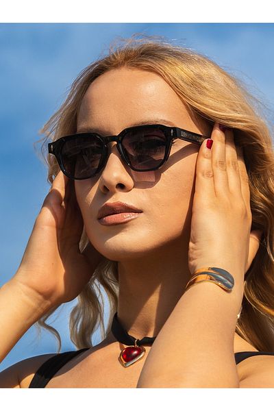 Angel Eyes Square Design Black Frame Stylish Handle Detailed Black Gradient Glass Unisex Sunglasses Ce Certificated