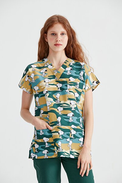 Moodamedikal Terikoton Kumaş Renkli Snoopy Desenli Cerrahi Tek Üst Forma V Yaka