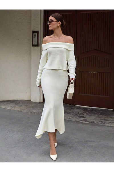 tofan Cream Off-The-Shoulder Knitted Suit