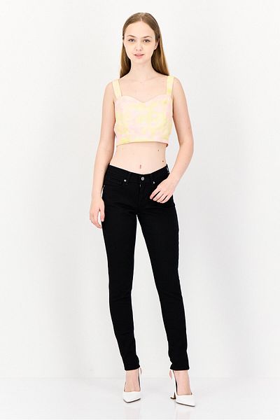 Levi's Women Curvy Fit Solid Stretchable Chino Pants, Black