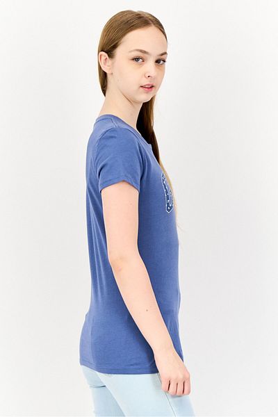GAP تي شيرت نسائي برقبة دائرية وأكمام قصيرة وشعار العلامة التجارية، أزرق داكن