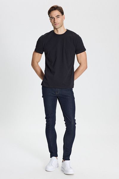 AC&Co / Altınyıldız Classics Schwarzes Slim-Fit-T-Shirt aus Baumwolle mit schmalem Passform und Rundhalsausschnitt