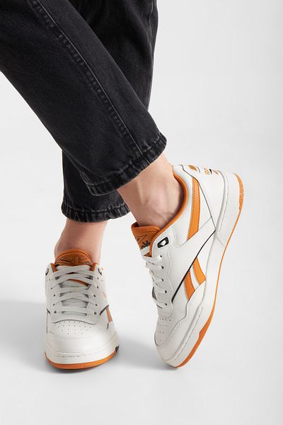 Reebok woman sports shoes 2230060486898 Beige