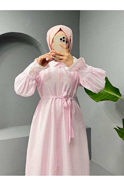 Modamorfo Μπροστινό φόρεμα με δαντέλα με λεπτομέρεια ζώνη - πούδρα