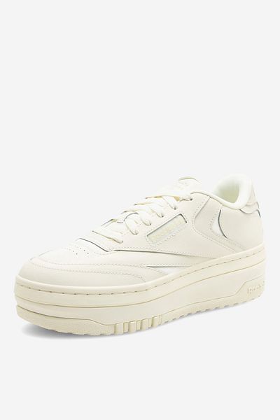 Reebok woman sports shoes 2230060486904 Beige
