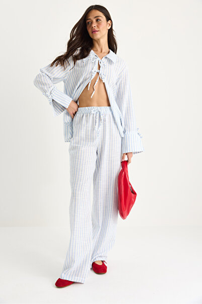 Bianco Lucci Жіночий літній бавовняний костюм у смужку з великими манжетами з деталями для краватки 36471 60283357