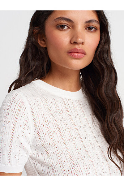 Dilvin 10762 Μπλούζα με λαιμόκοψη με ανοιχτόχρωμο βολάν-Λευκό