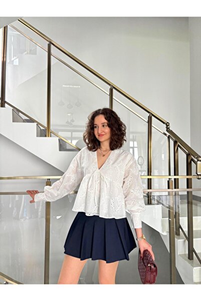 Sude Kızanlıklı Cămașă albă cu decolteu în V, căptușită