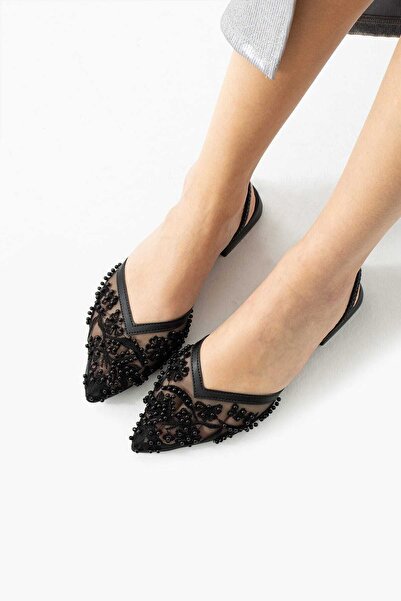 Hepici File Üstüne Dantel İşlemeli Pullu Alçak Topuk Jurdan Altlı Arkası Lastik Detay Sivri Burun Ayakkabı