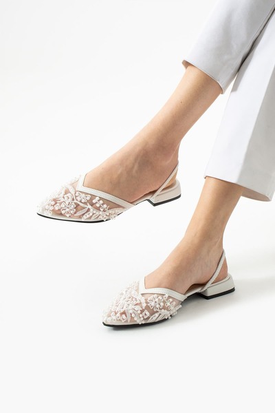 Hepici File Üstüne Dantel İşlemeli Pullu Alçak Topuk Jurdan Altlı Arkası Lastik Detay Sivri Burun Ayakkabı