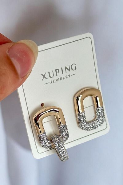 TAKIŞTIR أقراط Xupıng VIP من الفولاذ بتفاصيل حجر ذهبي اللون