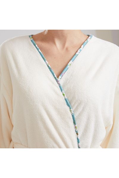 REEFI Elegant off-white bathrobe from Revi