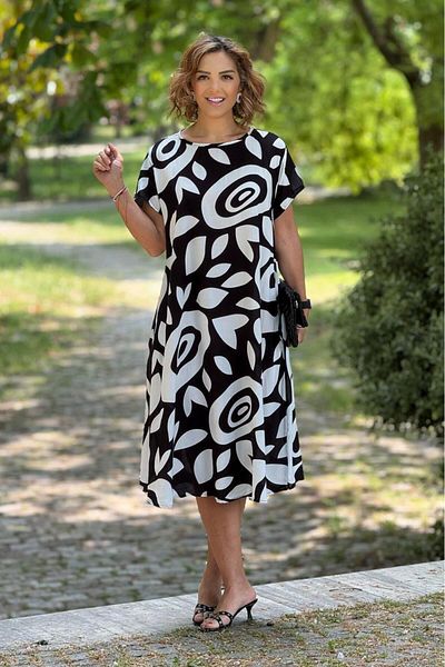 Nevin Kaya Moda Μαύρο και άσπρο φόρεμα με μοτίβο λαγουδάκι