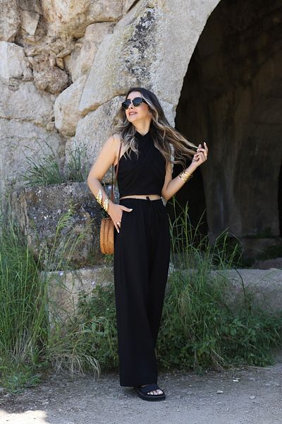 bytugcekaya Black Halter Linen Suit