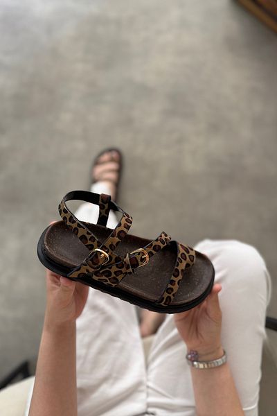 SHOEBELLAS Sandale de damă Hessa Leopard cu detaliu flip flop