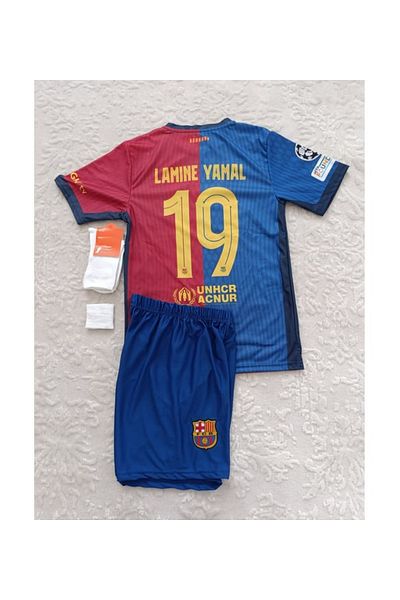 yenteks COPIE - Tricou de fotbal pentru copii Barcelona Laminated Patch Set de 4 tricouri+pantaloni scurți+șosete+brățară