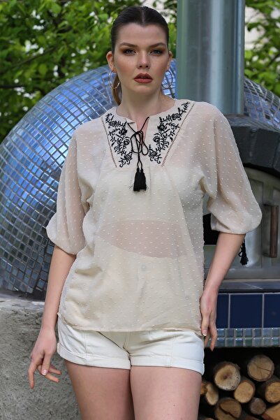 Chiccy Μπεζ στρογγυλή λαιμόκοψη 3/4 μανίκι δεμένη κεντημένη μπλούζα casual ύφανση 65 50