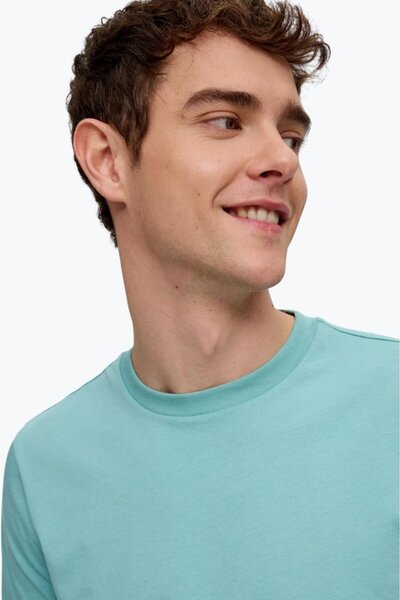 QS by s.Oliver Men's T-shirt with scoop neck and regular fit, QS by s.Oliver