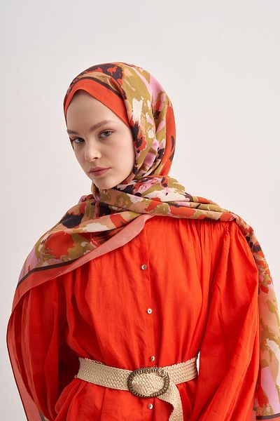 carell Brush Pomegranate Flower Vela Flush Shawl