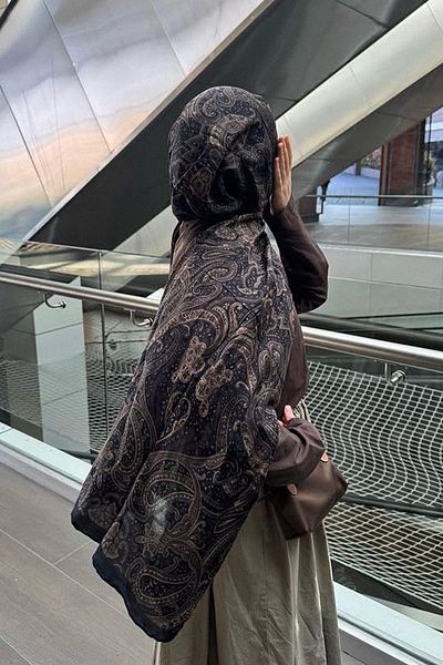 carell Zeynep's Choice Flow Dark Early Silk Shawl