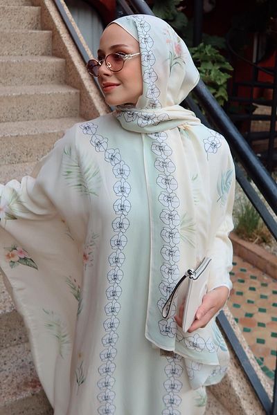 carell Η επιλογή της Feyza Hakyemez Rosmina Cream Monogram Flush Shawl