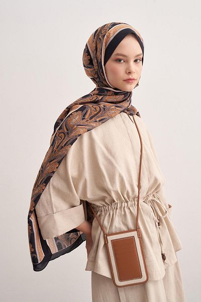 carell Glow Gold Vela Flush Shawl