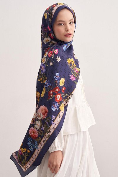 carell C Violet Monogram Flush Shawl