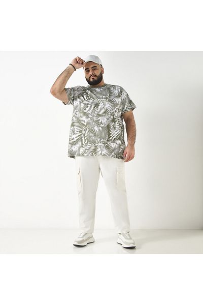 FAV Plus Size All-Over Leaf Print T-shirt with Crew Neck and Short Sleeves