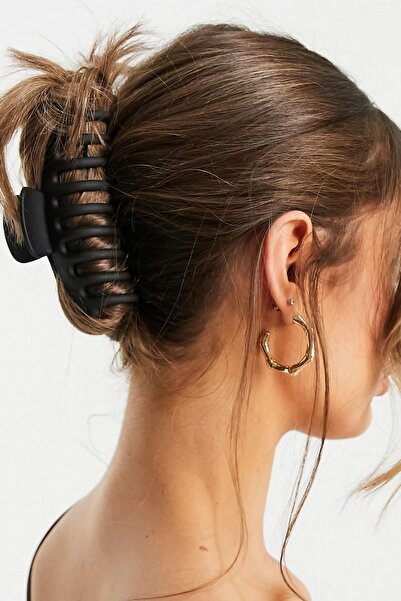 New Obsessions Trend Large Latch Buckle