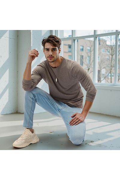 FAV Slim Fit T-shirt with Crew Neck and Long Sleeves