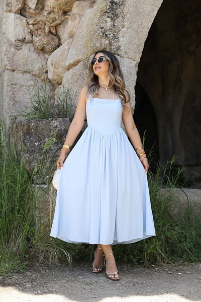 bytugcekaya Rochie cu decolteu cu halter din in albastru
