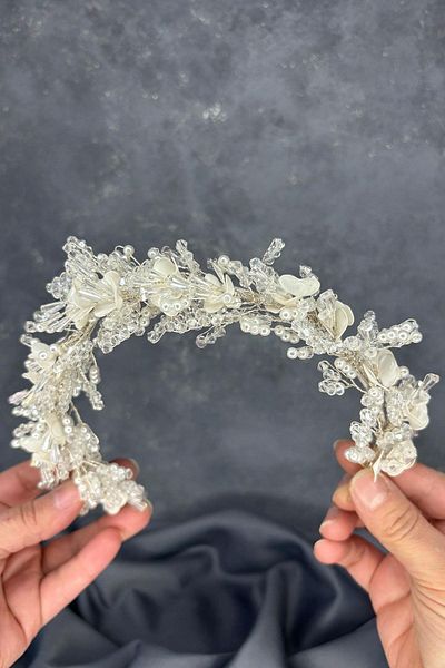 Hayalperest boncuk Detra Intensely Embroidered Pearlescent Crystal Bridal Crown Hair Accessory