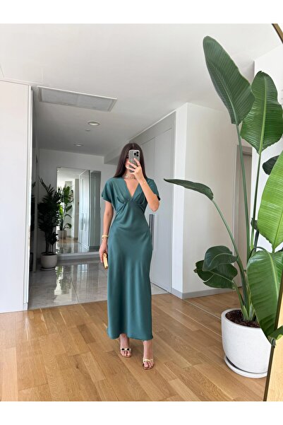 HARMONY GLOBAL Μίντι φόρεμα με λαιμόκοψη σε πράσινο σατέν λαιμόκοψη – Κομψό κ...