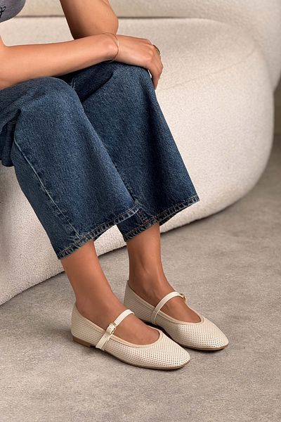 NİŞANTAŞI SHOES Giallo Beige Wrinkled Matte Belt Detail Studded Flat Sole Women's Ballerinas