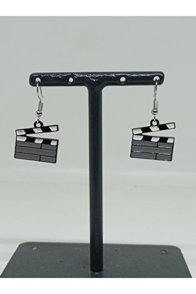 mama india alaçatı متعة التصميم التسلسلي السينما فتاة شابة الأقراط الملونة