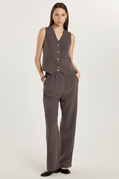 Tudors Women's Standard Fit Zero Sleeve Double Breasted Collar Buttoned Gray Vest Pants Suit