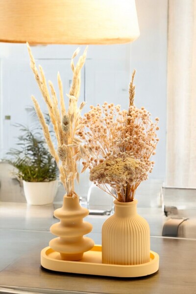 LUMİNA Kum Sarısı 3’lü Minimal Beton Vazo Seti – Alt Tablolu