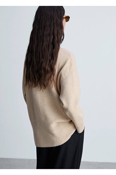 MANGO Woman Sivri yaka oversize kazak
