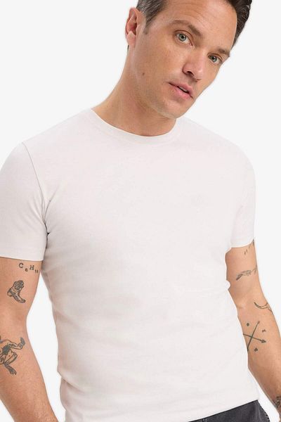 DeFacto Slim Fit Slim Fit Crew Neck Εύκαμπτο ύφασμα κοντομάνικο μπλουζάκι E2635ax25sm