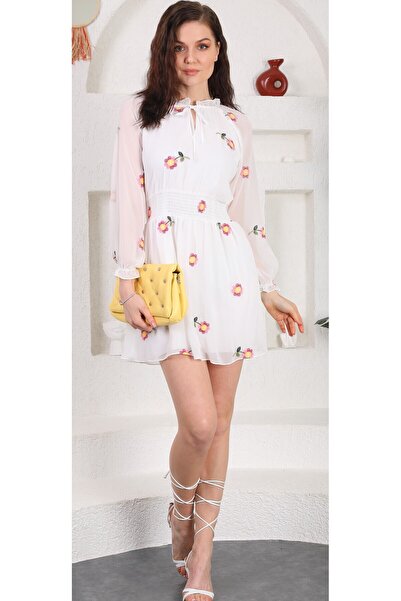 Miss Allos Rochie mini albă din șifon cu mâneci lungi, cu broderie florală, p...