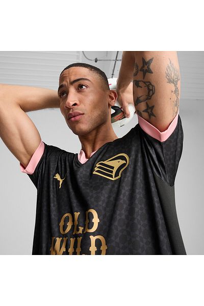 Puma قميص كرة قدم رجالي احتياطي لفريق باليرمو إف سي 24/25 - أسود