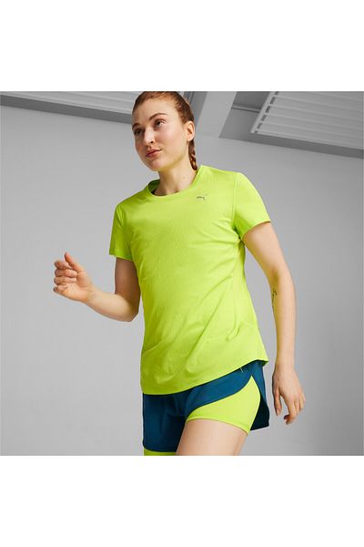 Puma تي شيرت نسائي مطبوع عليه شعار Run Favorite - أخضر