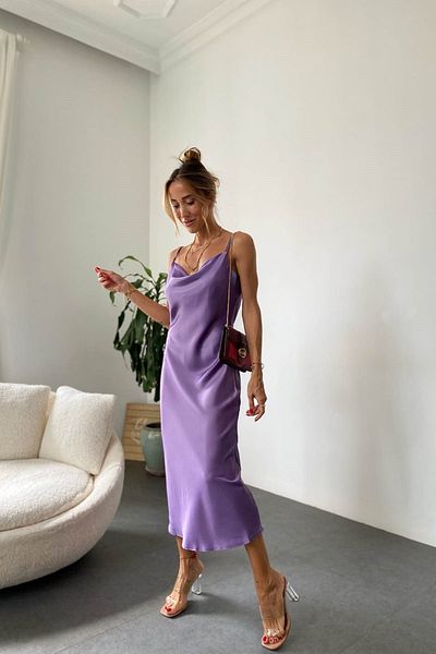 bymaestro woman Rochie de damă cu bretele reglabile cu decolteu în formă de midi din satin - violet