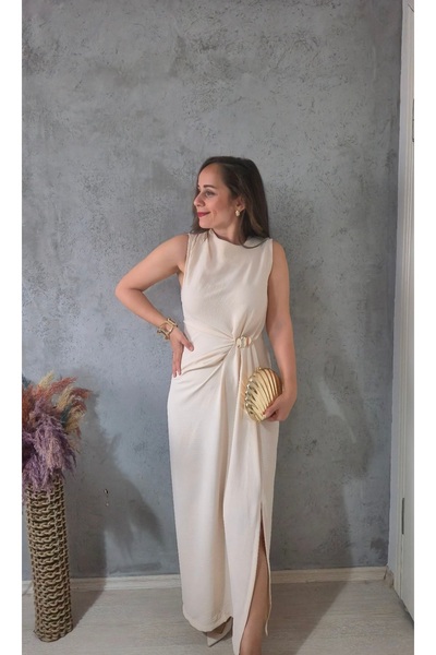 Butik Aksesuarlı Yırtmaçlı Elbise