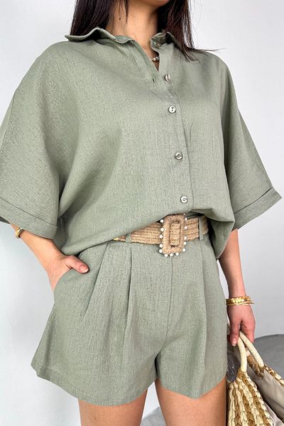 Cappmoda TKM-51036 طقم شورت قميص أخضر وحزام من القش مكون من قطعتين