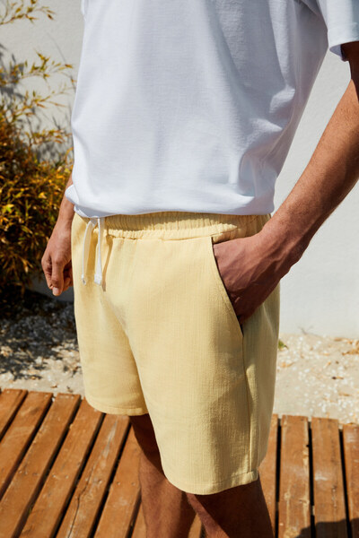 GRIMELANGE LEYTON Erkek Relaxed Fit Çift Cepli Beli Lastikli Keten Karışımlı Dokuma Sarı Şort & Bermuda