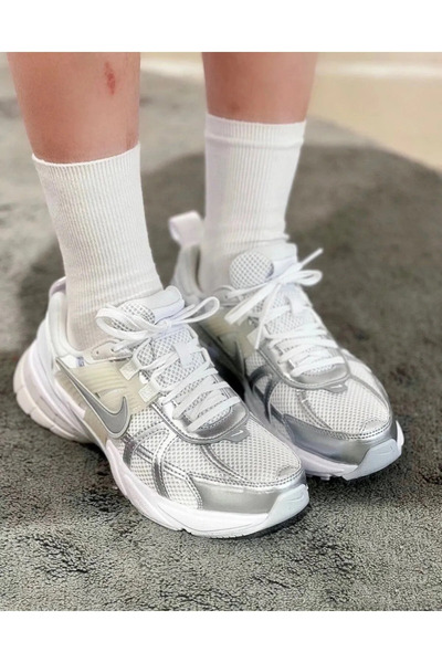 Nike V2K Run Kadın Beyaz Sneaker HF9997-100