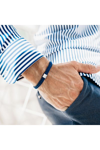 GT Collection Colecția GT, Brățară bărbătească din argint cu formă de piramidă și zirconiu, mărime universală și șnur reglabil din nailon albastru